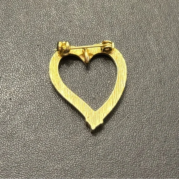 Vintage Gold Colored Heart Brooch/Pendant with Crystal Diamond Accent - Picture 4 of 10